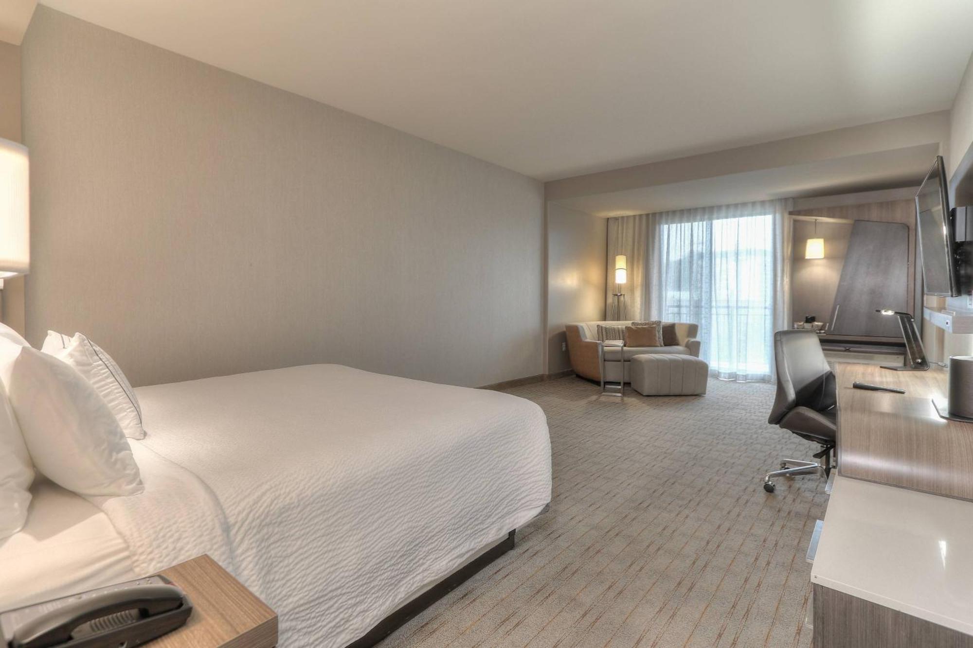 מלון Courtyard By Marriott פיג'ן פורג' מראה חיצוני תמונה