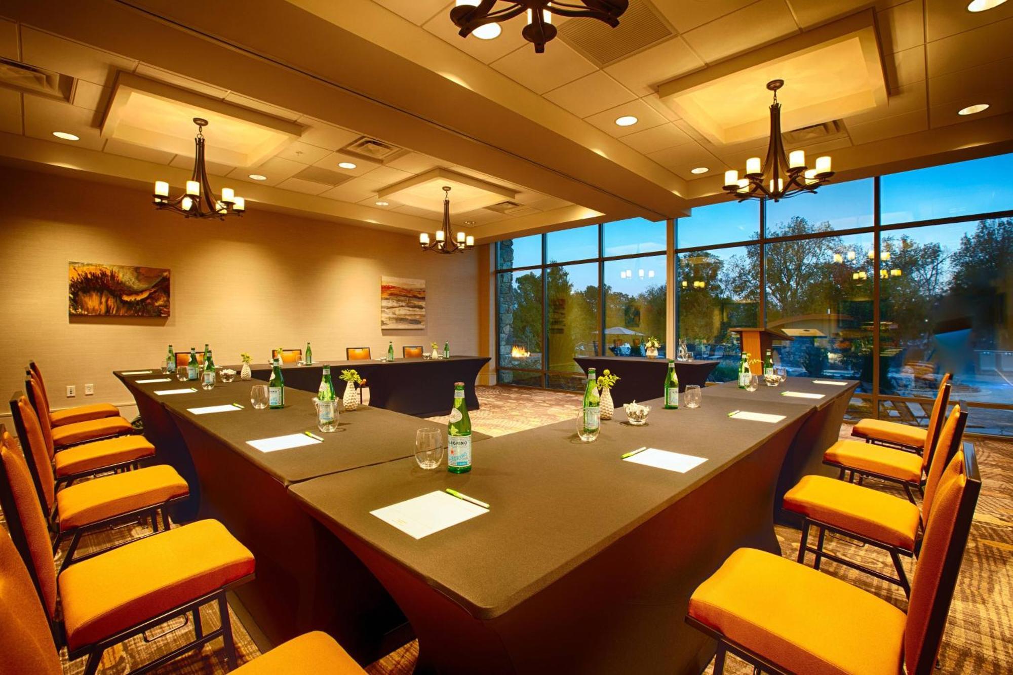 מלון Courtyard By Marriott פיג'ן פורג' מראה חיצוני תמונה