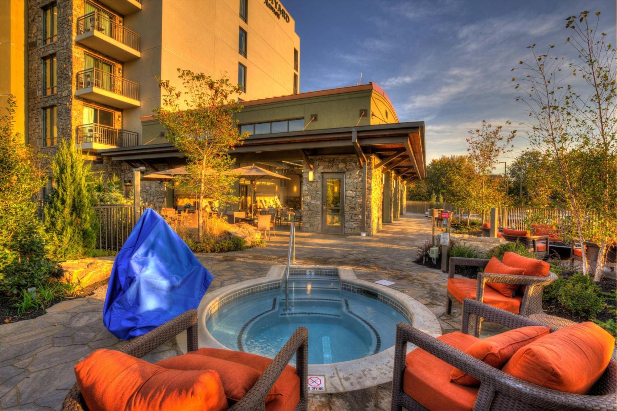 מלון Courtyard By Marriott פיג'ן פורג' מראה חיצוני תמונה