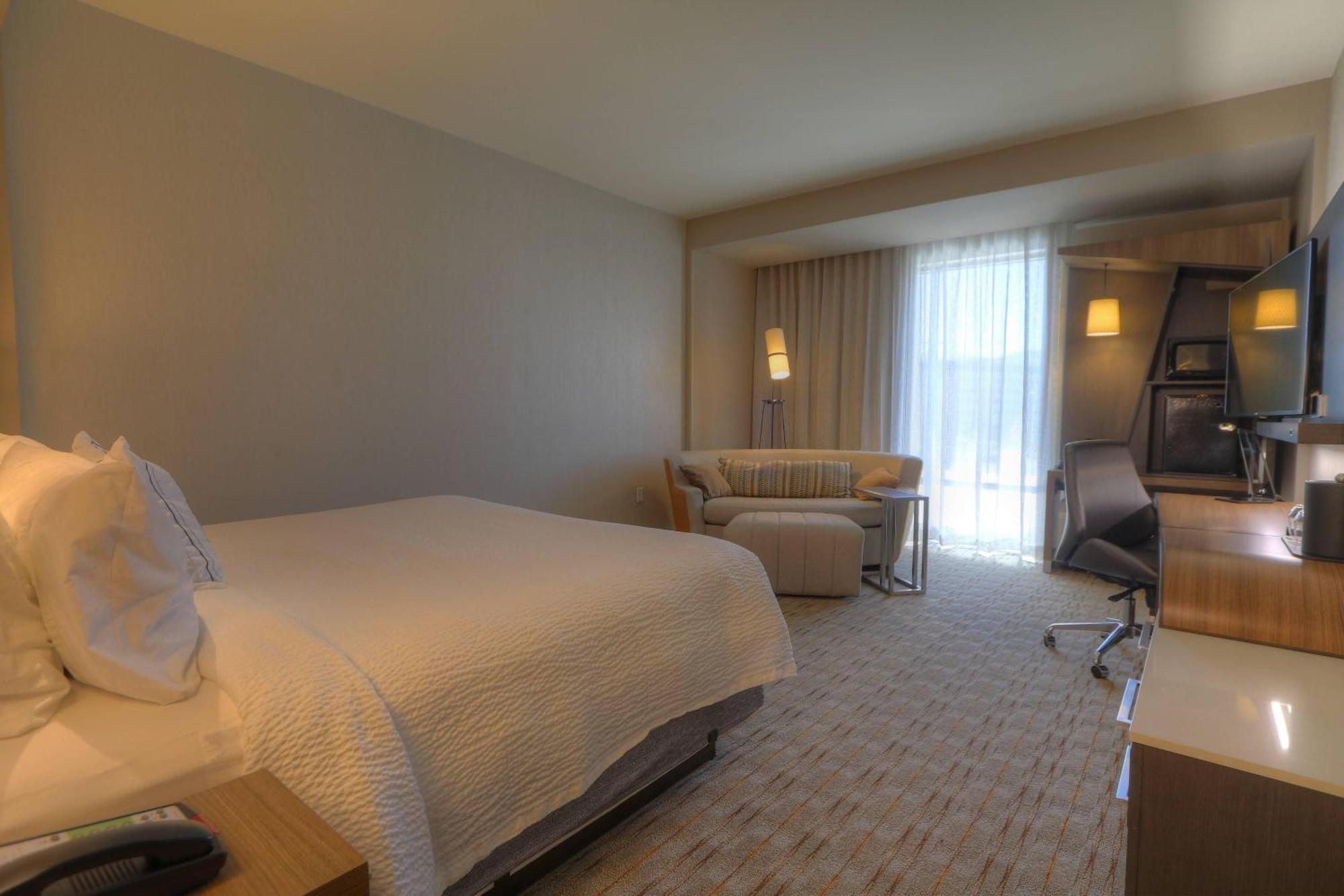 מלון Courtyard By Marriott פיג'ן פורג' מראה חיצוני תמונה